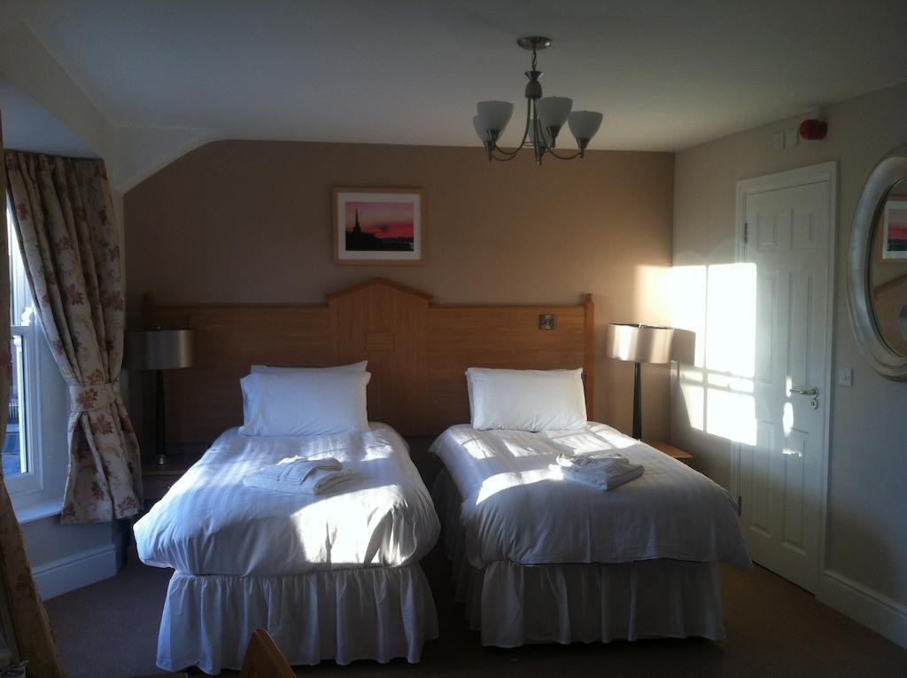 Отель Four Seasons 3*